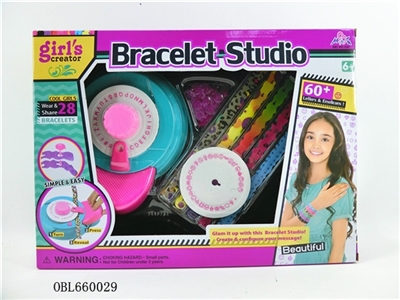 Hand with knitting machine - OBL660029