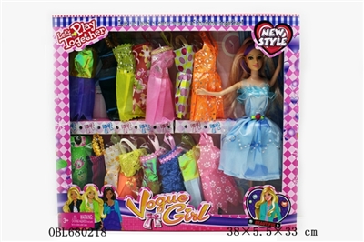 Barbie with 15 pieces of clothing - OBL680218