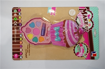 A layer of cake cosmetics - OBL681403