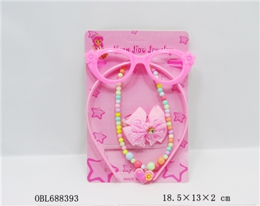 Girls act the role ofing is tasted - OBL688393