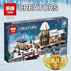 Christmas series - winter village station - OBL711055