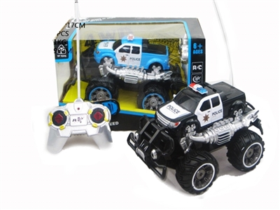 Off-road pickups a police car - OBL720231