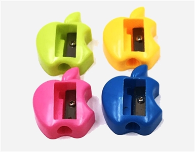Four small apple bags pack 1 pencil sharpener - OBL734183