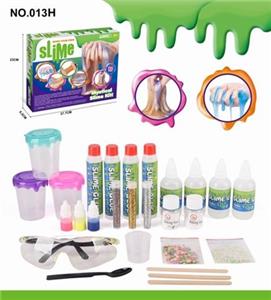 DIY references on green sand - OBL738780