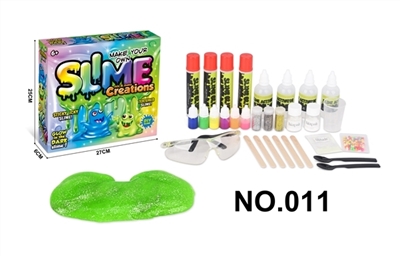 DIY references on green sand - OBL759863