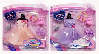 11.5 BARBIE CLOTHES WITH ACCESSORIES - OBL883865