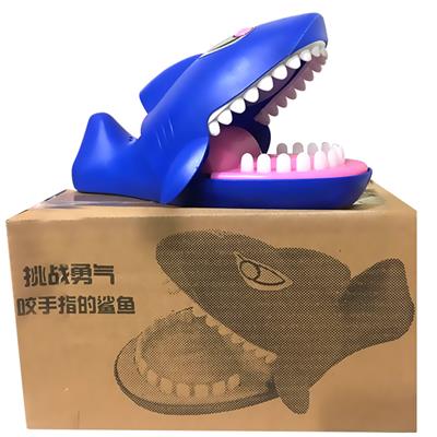 电动咬手鲨鱼带灯光
巫婆笑声 - OBL916505