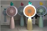 OBL869221 - THE LIGHT IS HANDHELD BY THE FAN