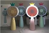 OBL869222 - THE LIGHT IS HANDHELD BY THE FAN